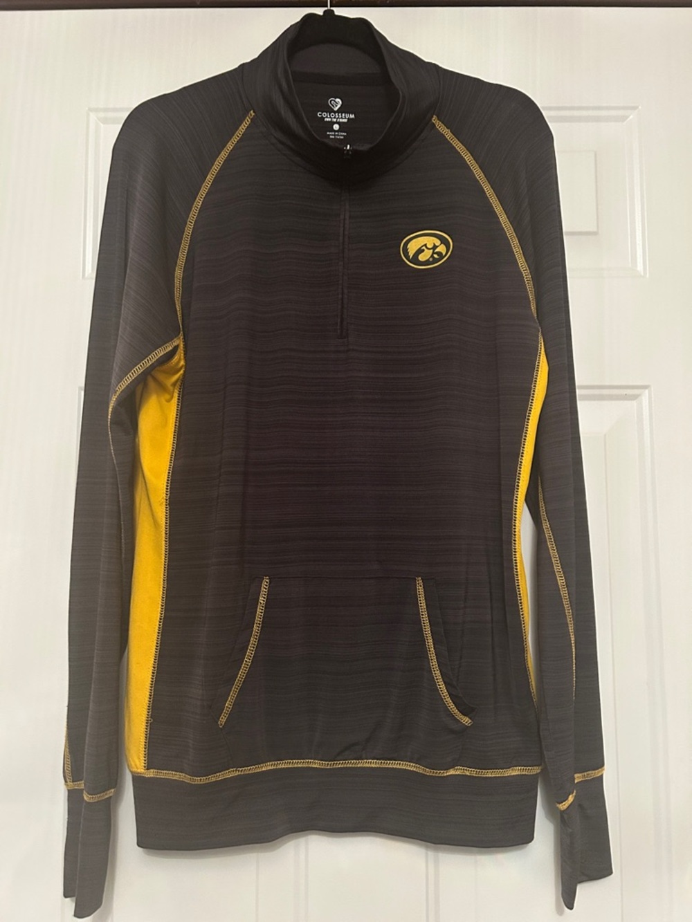 Iowa Hawkeyes Colosseum 
Men’s 1/4 Zip Pullover L Black Gold NWOT Lightweight